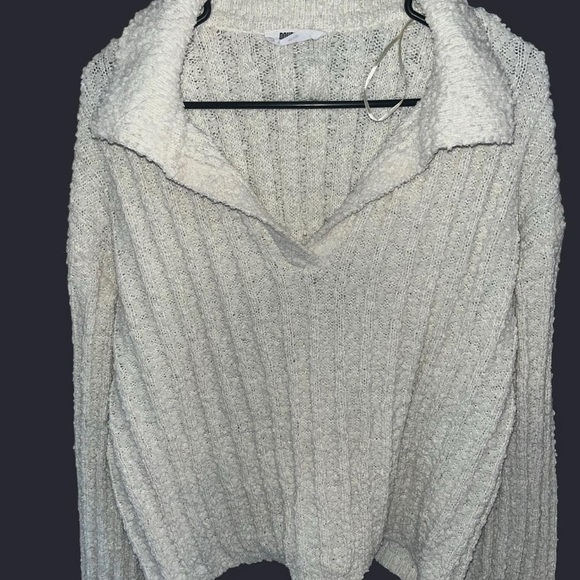 Double Zero Cream V-Neck Sweater - Picture 1 of 4